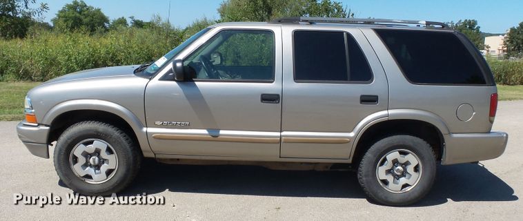 image for item DE7963 2004 Chevrolet Blazer SUV
