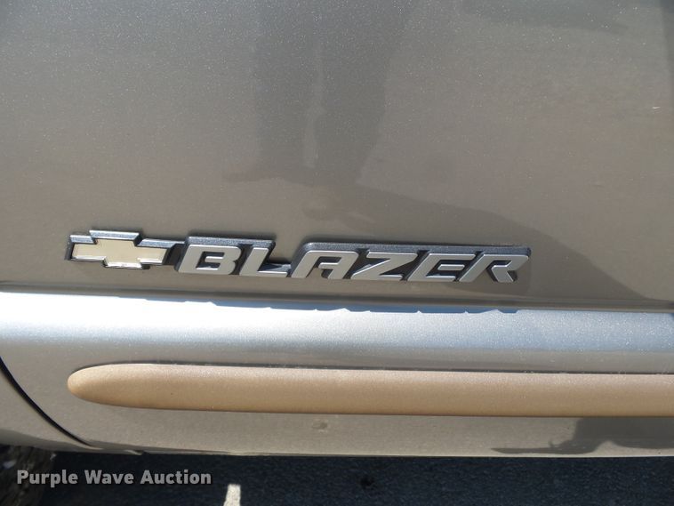 image for item DE7963 2004 Chevrolet Blazer SUV