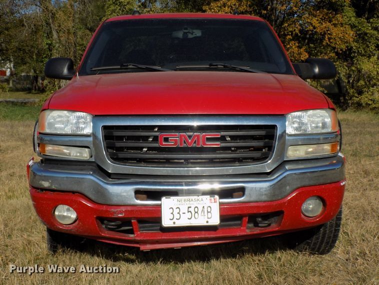 image for item DG2461 2005 GMC Sierra 1500 Ext. Cab pickup truck