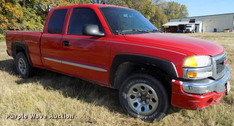 image for item DG2461 2005 GMC Sierra 1500 Ext. Cab pickup truck