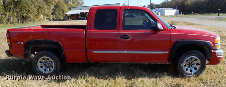 image for item DG2461 2005 GMC Sierra 1500 Ext. Cab pickup truck