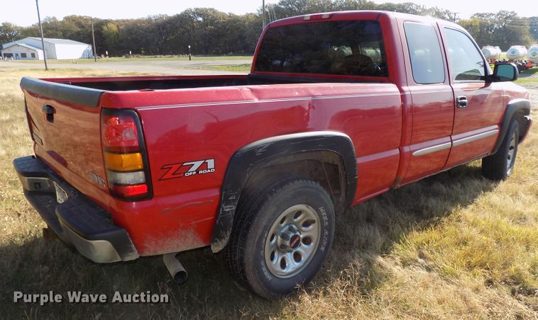 image for item DG2461 2005 GMC Sierra 1500 Ext. Cab pickup truck