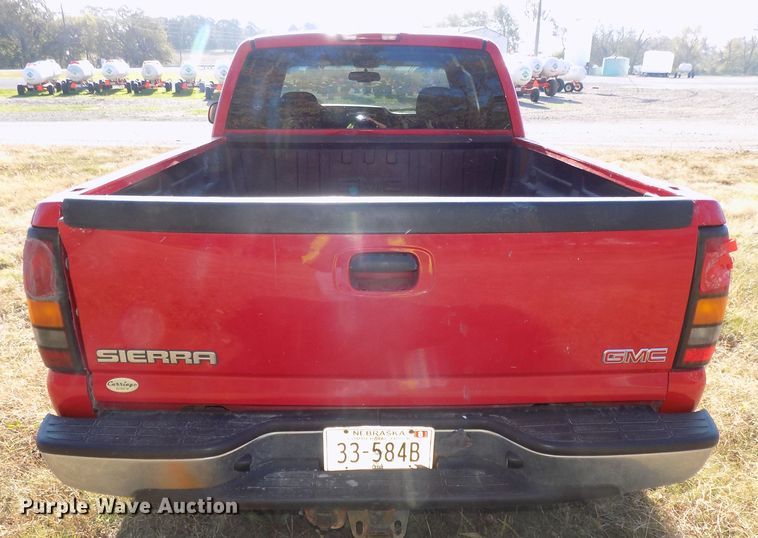 image for item DG2461 2005 GMC Sierra 1500 Ext. Cab pickup truck