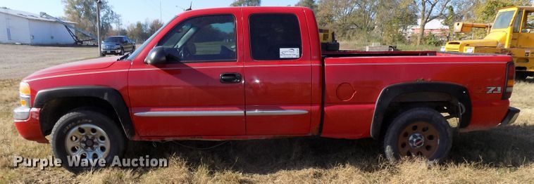 image for item DG2461 2005 GMC Sierra 1500 Ext. Cab pickup truck