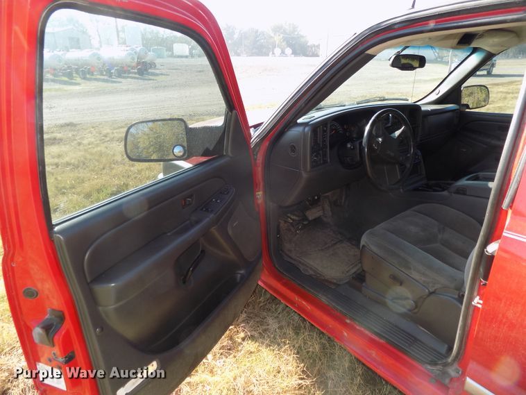 image for item DG2461 2005 GMC Sierra 1500 Ext. Cab pickup truck