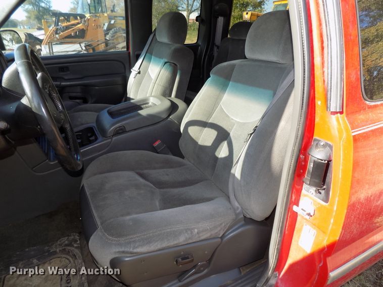 image for item DG2461 2005 GMC Sierra 1500 Ext. Cab pickup truck