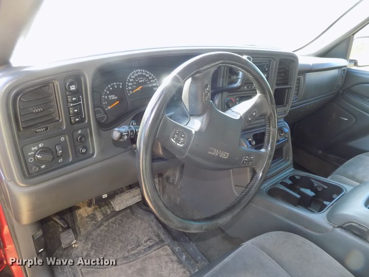 image for item DG2461 2005 GMC Sierra 1500 Ext. Cab pickup truck