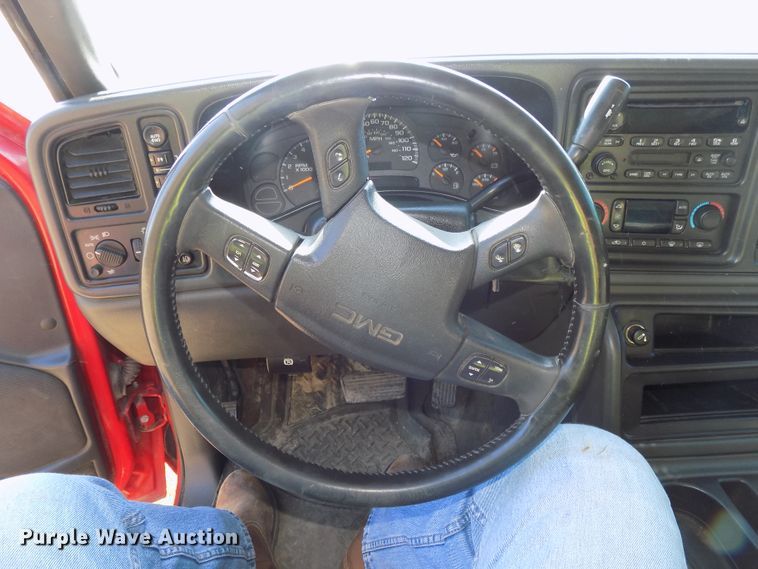 image for item DG2461 2005 GMC Sierra 1500 Ext. Cab pickup truck