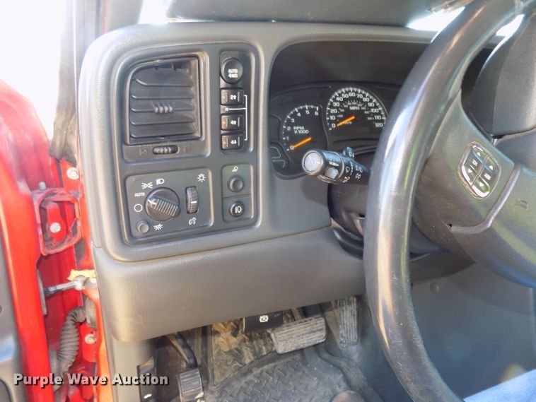 image for item DG2461 2005 GMC Sierra 1500 Ext. Cab pickup truck