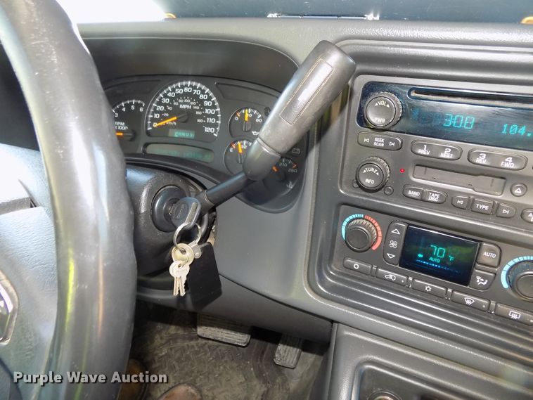 image for item DG2461 2005 GMC Sierra 1500 Ext. Cab pickup truck