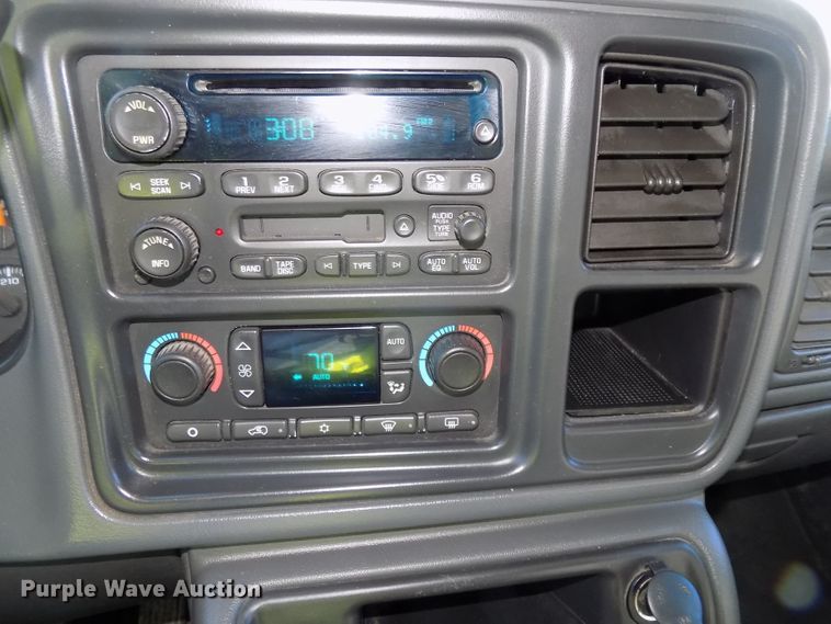 image for item DG2461 2005 GMC Sierra 1500 Ext. Cab pickup truck