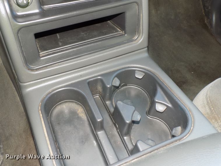 image for item DG2461 2005 GMC Sierra 1500 Ext. Cab pickup truck