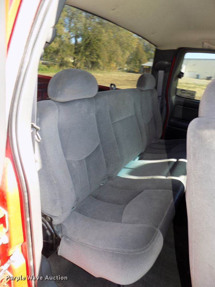 image for item DG2461 2005 GMC Sierra 1500 Ext. Cab pickup truck