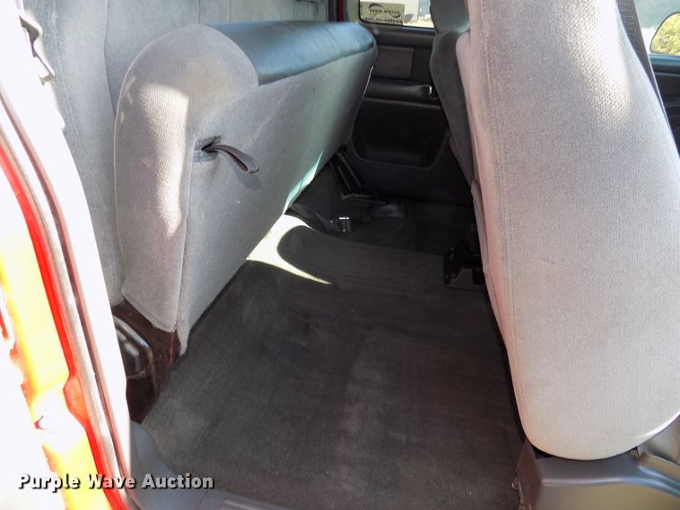 image for item DG2461 2005 GMC Sierra 1500 Ext. Cab pickup truck