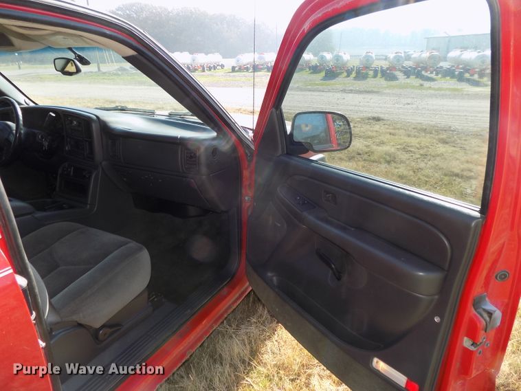 image for item DG2461 2005 GMC Sierra 1500 Ext. Cab pickup truck