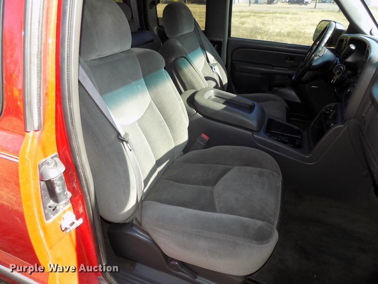 image for item DG2461 2005 GMC Sierra 1500 Ext. Cab pickup truck