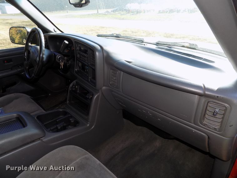 image for item DG2461 2005 GMC Sierra 1500 Ext. Cab pickup truck