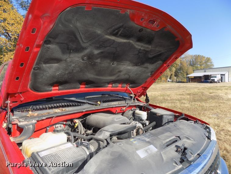 image for item DG2461 2005 GMC Sierra 1500 Ext. Cab pickup truck