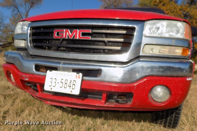 image for item DG2461 2005 GMC Sierra 1500 Ext. Cab pickup truck