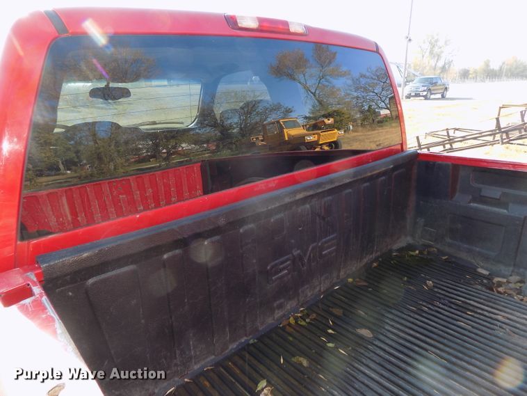 image for item DG2461 2005 GMC Sierra 1500 Ext. Cab pickup truck