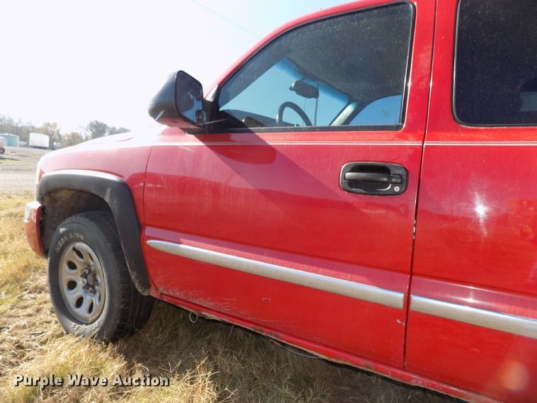 image for item DG2461 2005 GMC Sierra 1500 Ext. Cab pickup truck