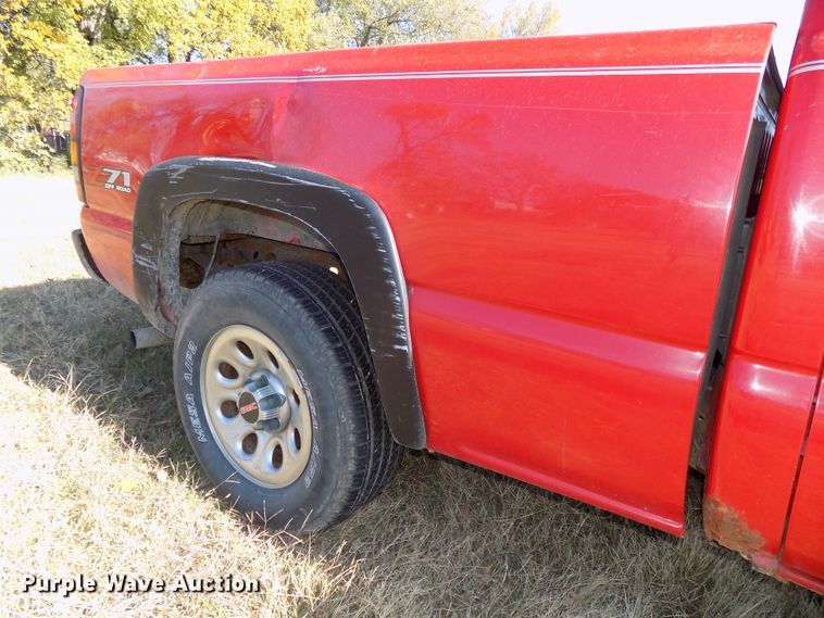 image for item DG2461 2005 GMC Sierra 1500 Ext. Cab pickup truck