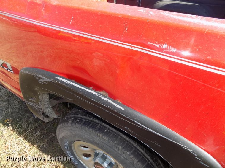 image for item DG2461 2005 GMC Sierra 1500 Ext. Cab pickup truck