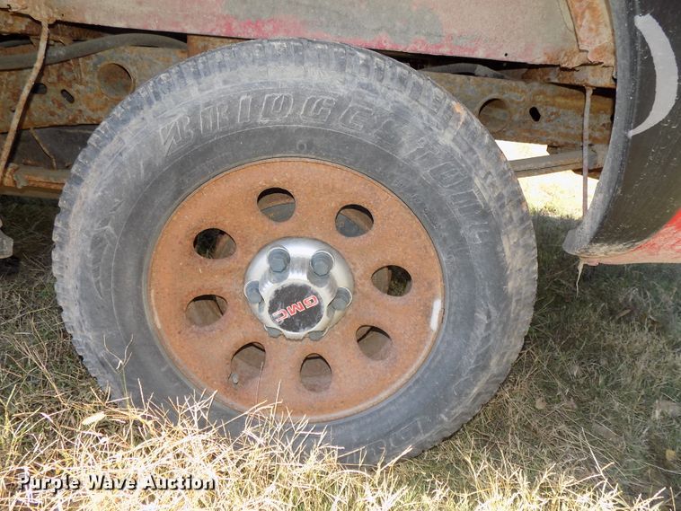 image for item DG2461 2005 GMC Sierra 1500 Ext. Cab pickup truck