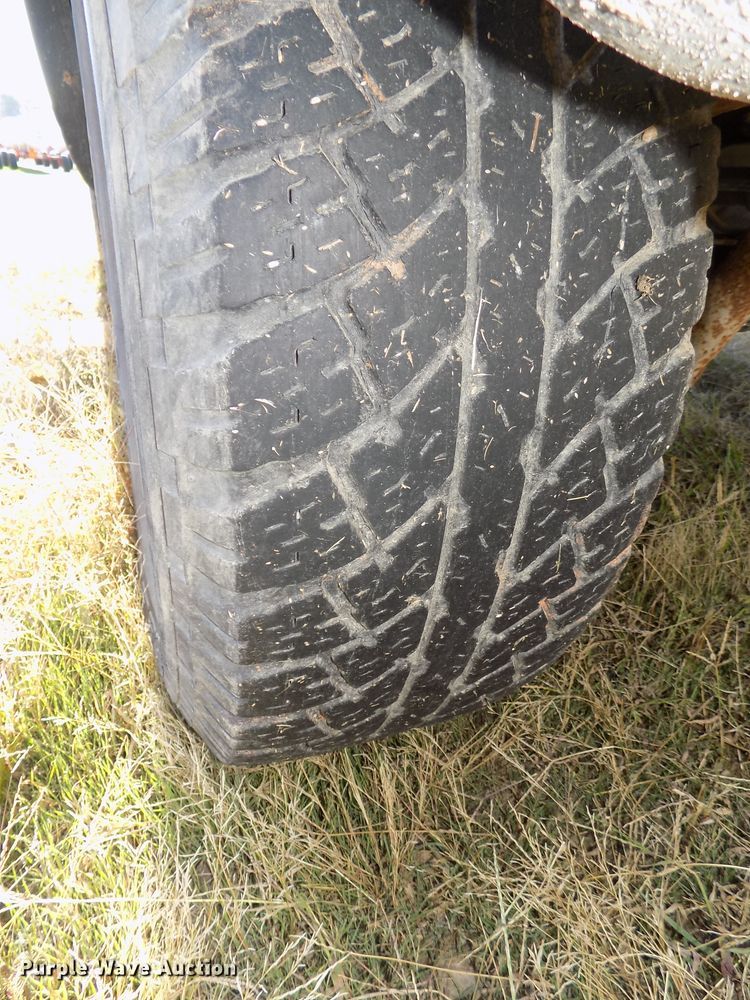 image for item DG2461 2005 GMC Sierra 1500 Ext. Cab pickup truck