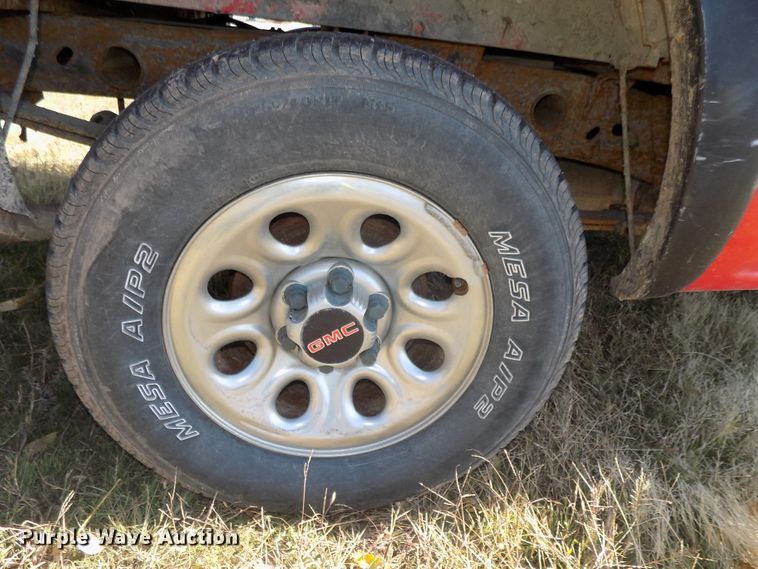 image for item DG2461 2005 GMC Sierra 1500 Ext. Cab pickup truck