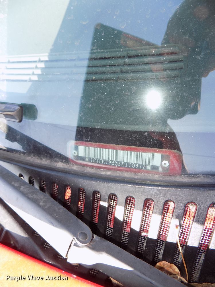 image for item DG2461 2005 GMC Sierra 1500 Ext. Cab pickup truck