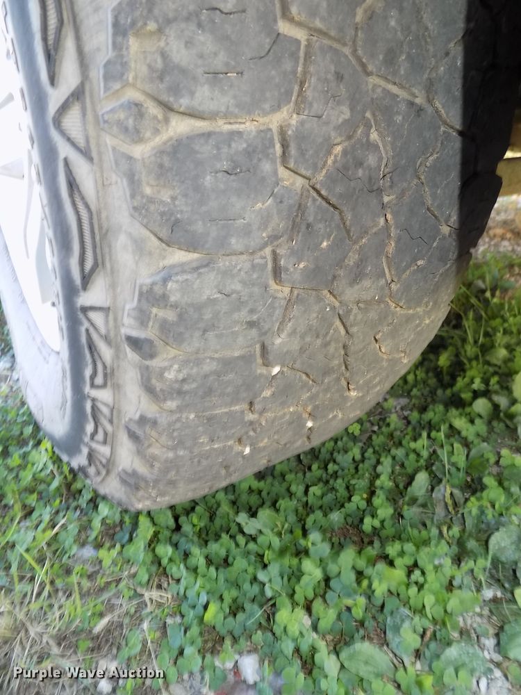 image for item DG2463 2013 GMC Yukon XL SLT SUV