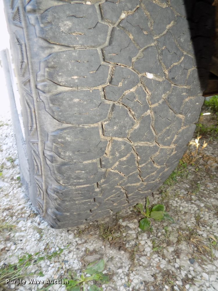 image for item DG2463 2013 GMC Yukon XL SLT SUV