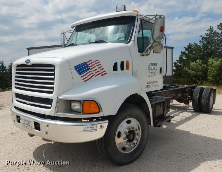 image for item DG5820 1998 Ford L8513 truck cab and chassis