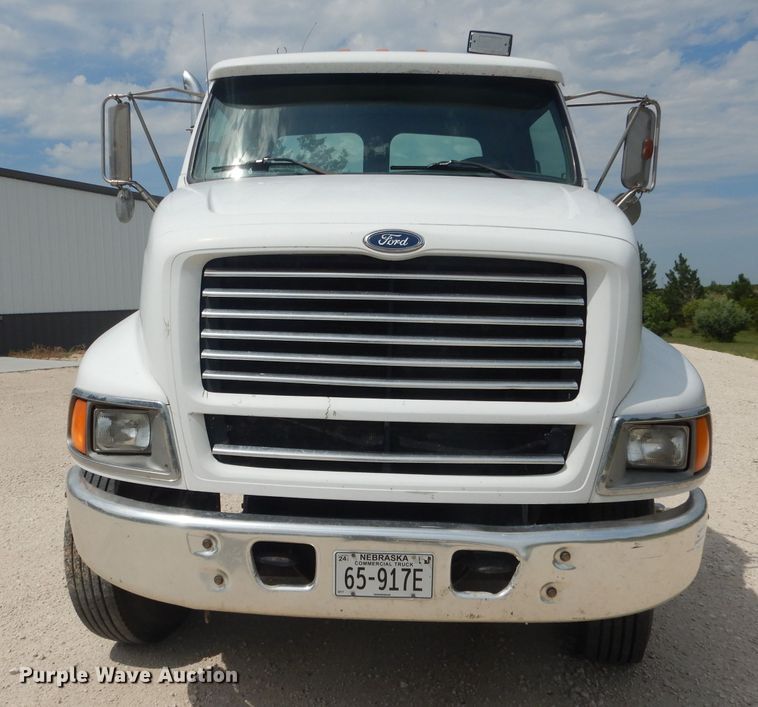 image for item DG5820 1998 Ford L8513 truck cab and chassis