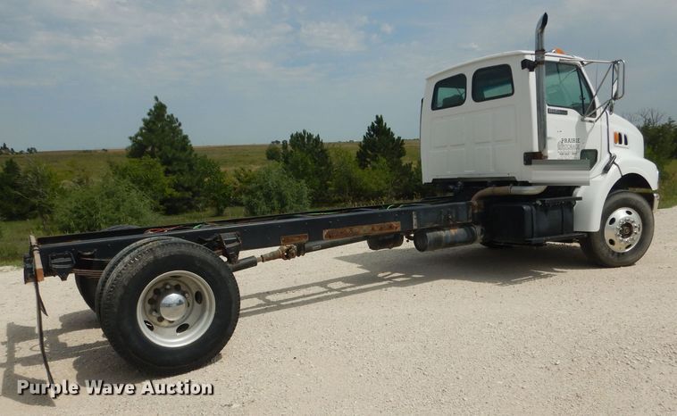 image for item DG5820 1998 Ford L8513 truck cab and chassis