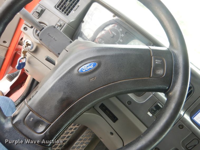 image for item DG5820 1998 Ford L8513 truck cab and chassis