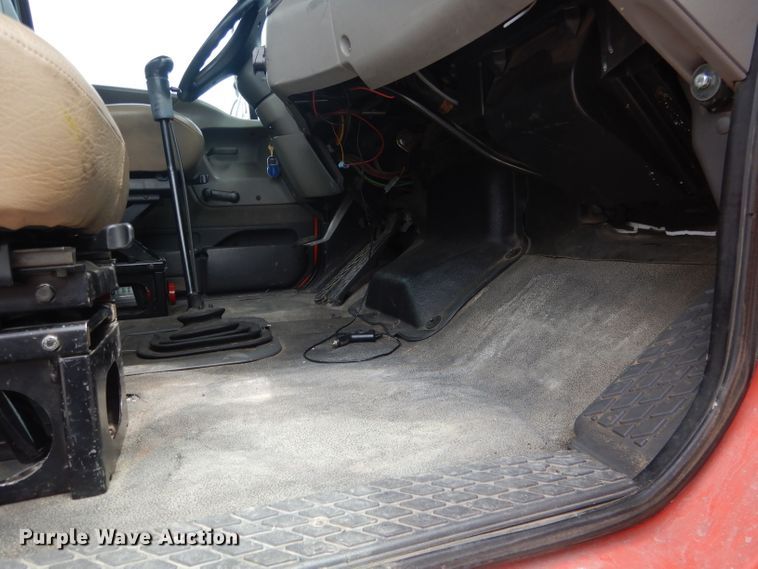 image for item DG5820 1998 Ford L8513 truck cab and chassis