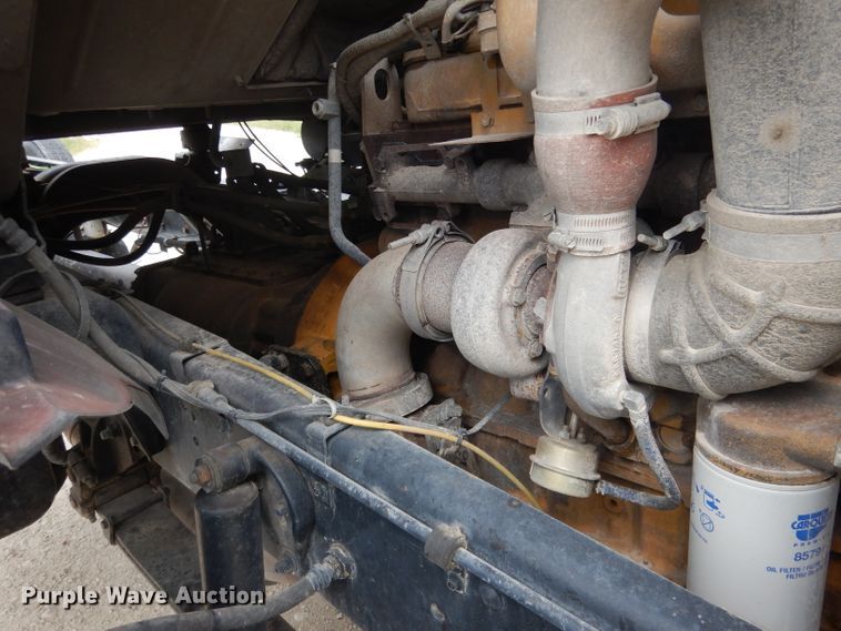 image for item DG5820 1998 Ford L8513 truck cab and chassis