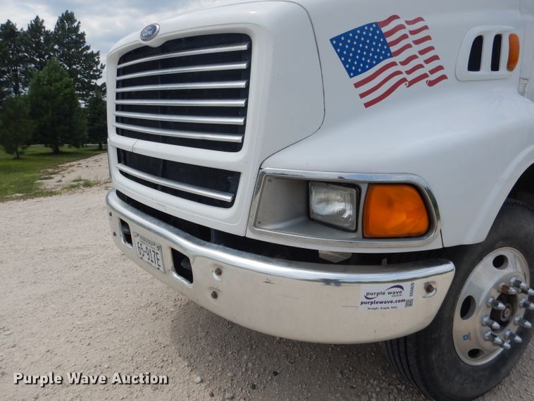 image for item DG5820 1998 Ford L8513 truck cab and chassis