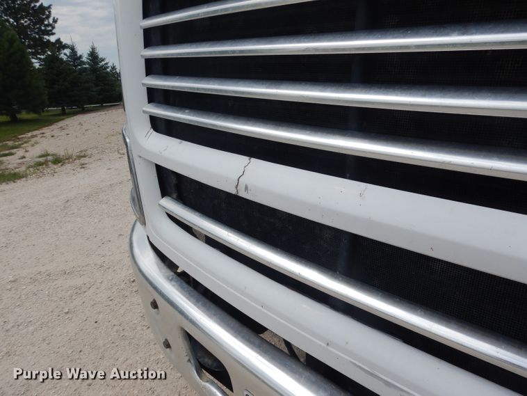 image for item DG5820 1998 Ford L8513 truck cab and chassis