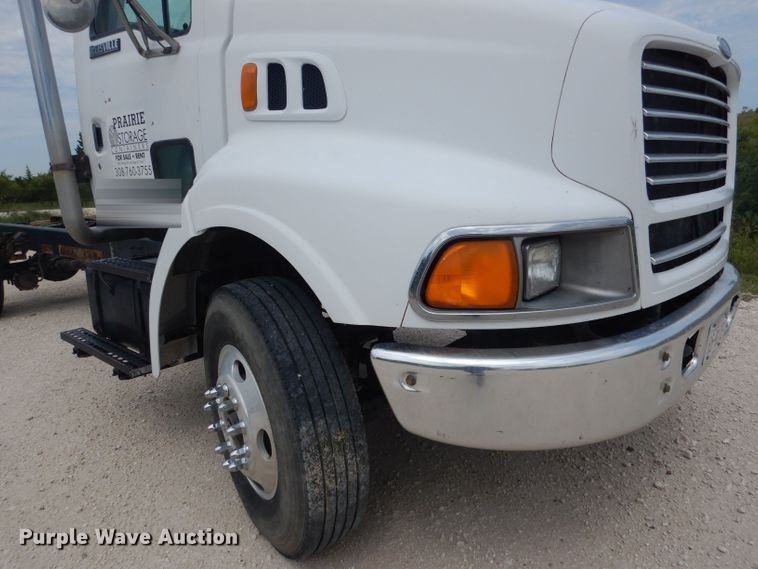 image for item DG5820 1998 Ford L8513 truck cab and chassis