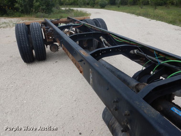 image for item DG5820 1998 Ford L8513 truck cab and chassis