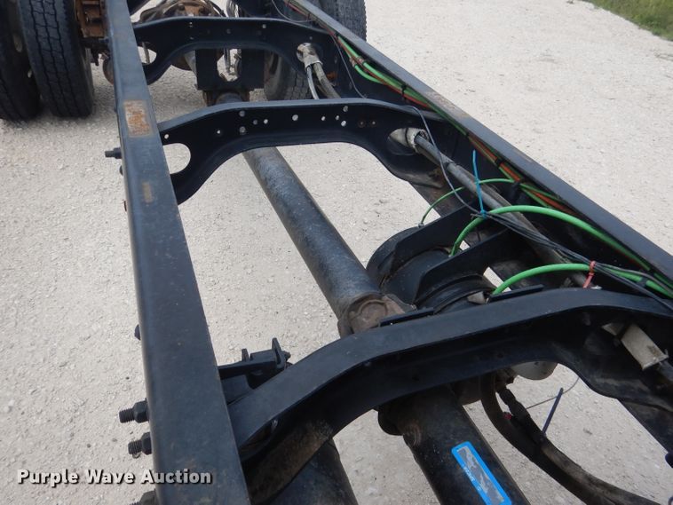 image for item DG5820 1998 Ford L8513 truck cab and chassis