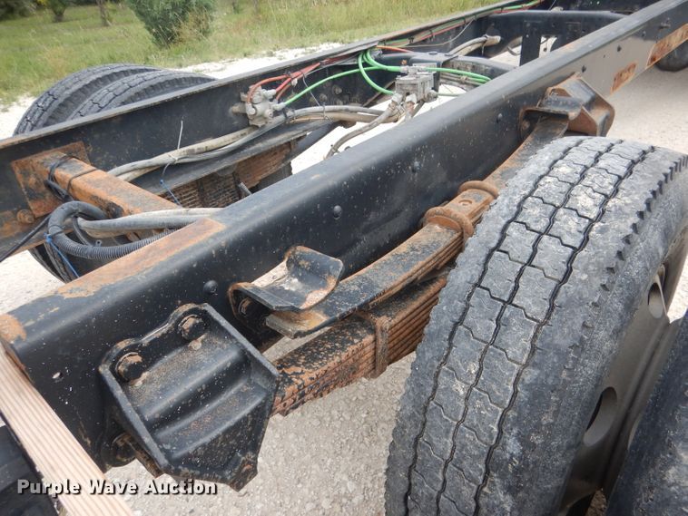 image for item DG5820 1998 Ford L8513 truck cab and chassis