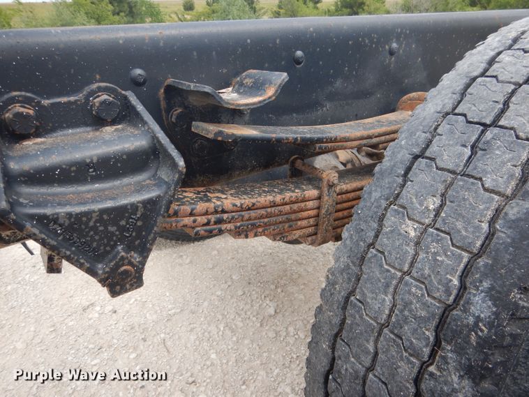 image for item DG5820 1998 Ford L8513 truck cab and chassis