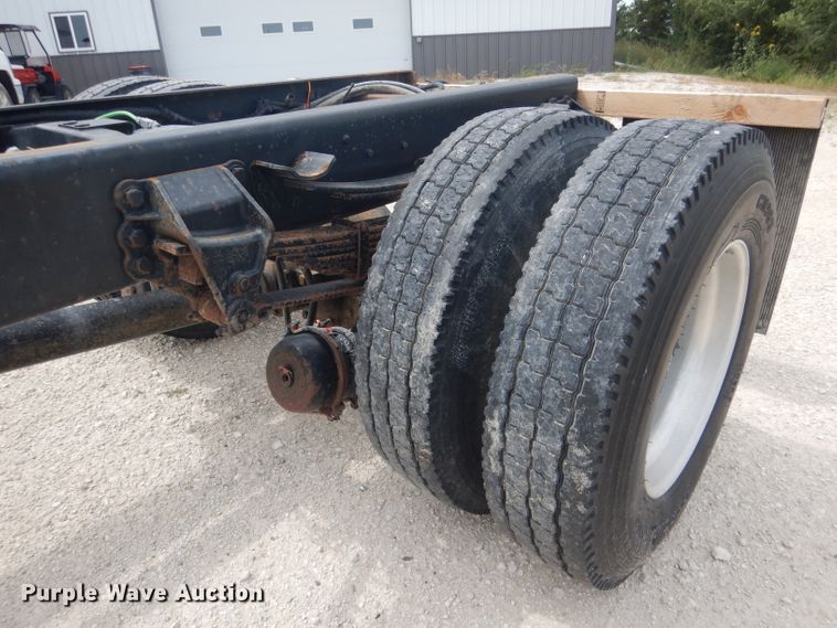 image for item DG5820 1998 Ford L8513 truck cab and chassis