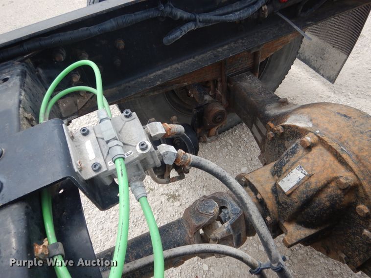 image for item DG5820 1998 Ford L8513 truck cab and chassis