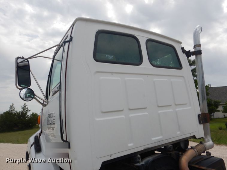 image for item DG5820 1998 Ford L8513 truck cab and chassis