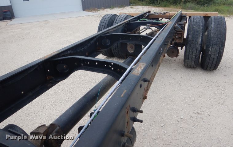 image for item DG5820 1998 Ford L8513 truck cab and chassis